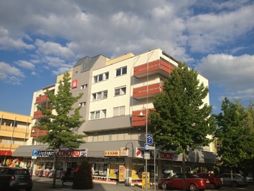 Unterboihinger Straße 9 • Der Eingang befindet sich links am Gebäude, direkt rechts von dem Shop für Hörgeräte!